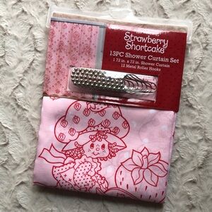 Strawberry Shortcake Shower Curtain Set